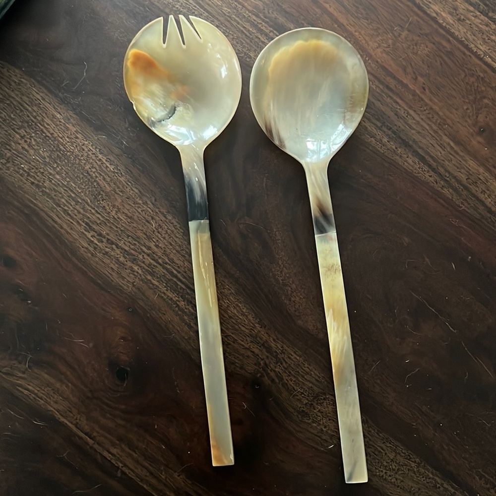 NWT! Shell serving spoon and fork! Small imperfection seen in photo on fork.